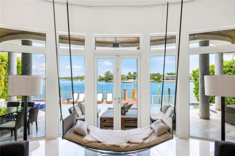 House in Miami Beach, Florida 6 bedrooms, 848.29 sq.m. № 1454655 - photo 8