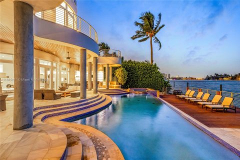 House in Miami Beach, Florida 6 bedrooms, 848.29 sq.m. № 1454655 - photo 20