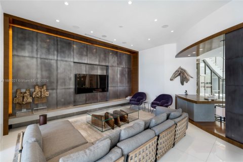 House in Miami Beach, Florida 6 bedrooms, 848.29 sq.m. № 1454655 - photo 7