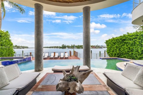 House in Miami Beach, Florida 6 bedrooms, 848.29 sq.m. № 1454655 - photo 9