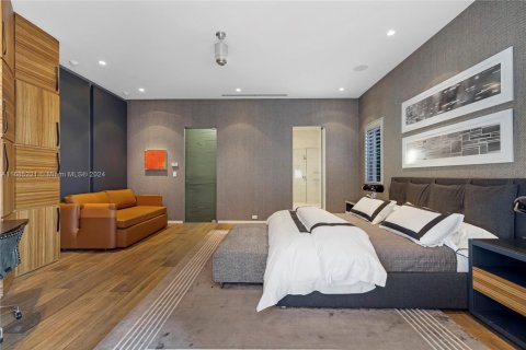 House in Miami Beach, Florida 6 bedrooms, 848.29 sq.m. № 1454655 - photo 16
