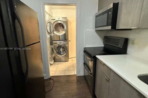 House in Miami, Florida 3 bedrooms, 147.62 sq.m. № 1998346 - photo 18