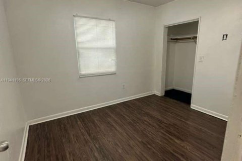 House in Miami, Florida 3 bedrooms, 147.62 sq.m. № 1998346 - photo 17