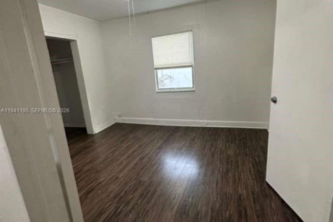 House in Miami, Florida 3 bedrooms, 147.62 sq.m. № 1998346 - photo 13