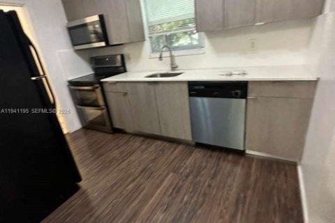 House in Miami, Florida 3 bedrooms, 147.62 sq.m. № 1998346 - photo 15