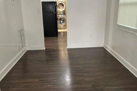 House in Miami, Florida 3 bedrooms, 147.62 sq.m. № 1998346 - photo 8