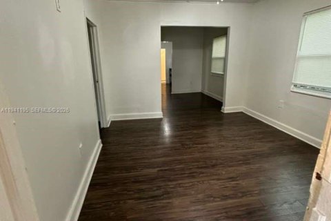 House in Miami, Florida 3 bedrooms, 147.62 sq.m. № 1998346 - photo 6