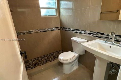 House in Miami, Florida 3 bedrooms, 147.62 sq.m. № 1998346 - photo 12