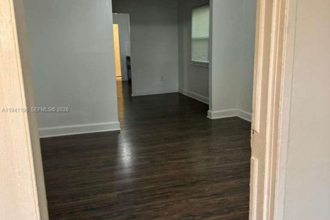 House in Miami, Florida 3 bedrooms, 147.62 sq.m. № 1998346 - photo 7