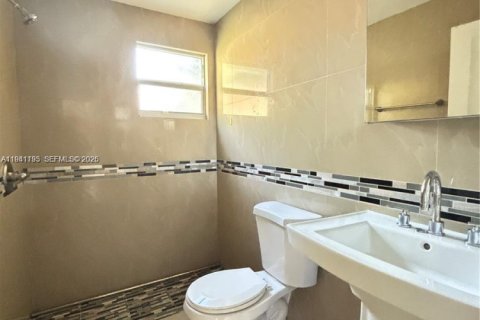 House in Miami, Florida 3 bedrooms, 147.62 sq.m. № 1998346 - photo 26