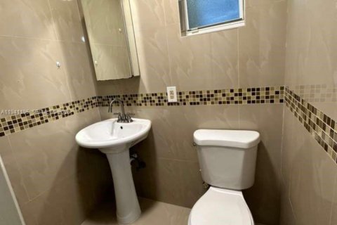 House in Miami, Florida 3 bedrooms, 147.62 sq.m. № 1998346 - photo 20