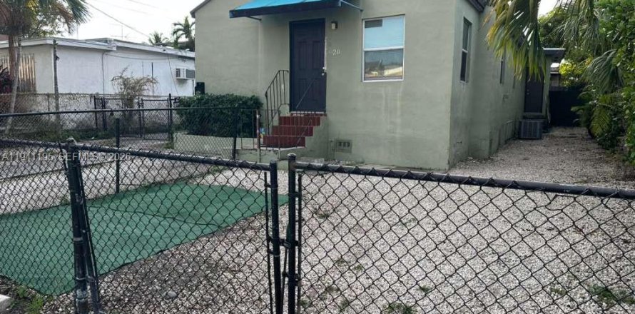 House in Miami, Florida 3 bedrooms, 147.62 sq.m. № 1998346