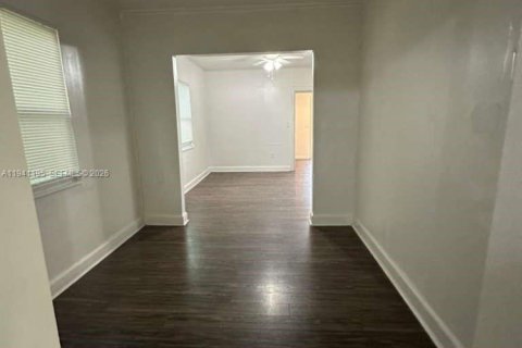 House in Miami, Florida 3 bedrooms, 147.62 sq.m. № 1998346 - photo 19