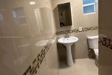 House in Miami, Florida 3 bedrooms, 147.62 sq.m. № 1998346 - photo 21