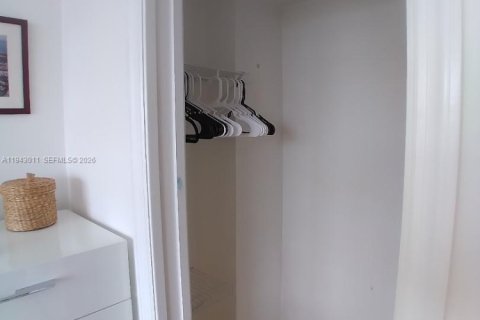 Condo in Miami Beach, Florida, 1 bedroom  № 2000778 - photo 15