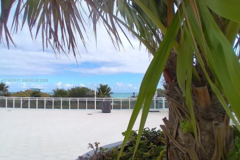 Condo in Miami Beach, Florida, 1 bedroom  № 2000778 - photo 22
