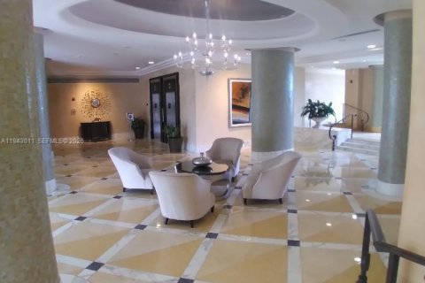 Condo in Miami Beach, Florida, 1 bedroom  № 2000778 - photo 2