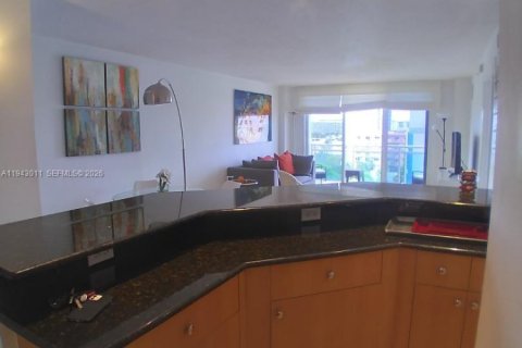 Condo in Miami Beach, Florida, 1 bedroom  № 2000778 - photo 9