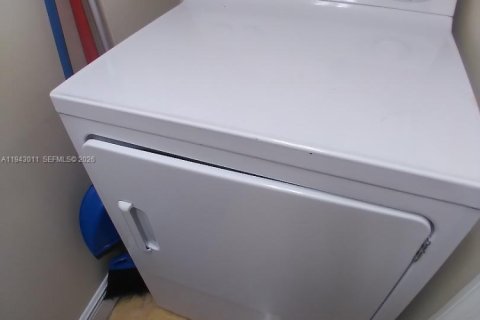 Condo in Miami Beach, Florida, 1 bedroom  № 2000778 - photo 16