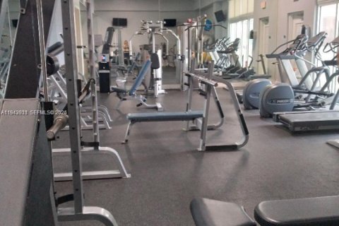 Condo in Miami Beach, Florida, 1 bedroom  № 2000778 - photo 19