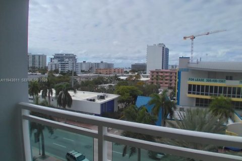 Condo in Miami Beach, Florida, 1 bedroom  № 2000778 - photo 18