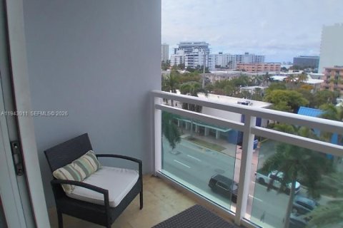 Condo in Miami Beach, Florida, 1 bedroom  № 2000778 - photo 6