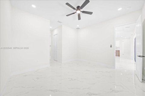 Villa ou maison à vendre à Cape Coral, Floride: 4 chambres, 170.2 m2 № 2084319 - photo 22