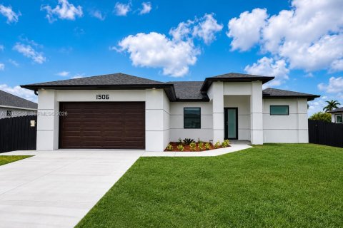 Villa ou maison à vendre à Cape Coral, Floride: 4 chambres, 170.2 m2 № 2084319 - photo 2