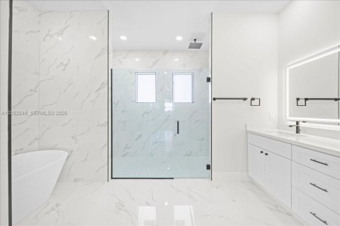 Villa ou maison à vendre à Cape Coral, Floride: 4 chambres, 170.2 m2 № 2084319 - photo 17