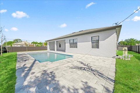 Villa ou maison à vendre à Cape Coral, Floride: 4 chambres, 170.2 m2 № 2084319 - photo 4
