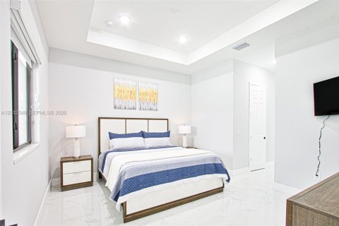 Villa ou maison à vendre à Cape Coral, Floride: 4 chambres, 170.2 m2 № 2084319 - photo 15