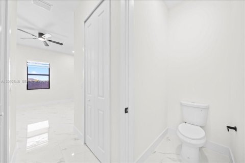 Villa ou maison à vendre à Cape Coral, Floride: 4 chambres, 170.2 m2 № 2084319 - photo 18