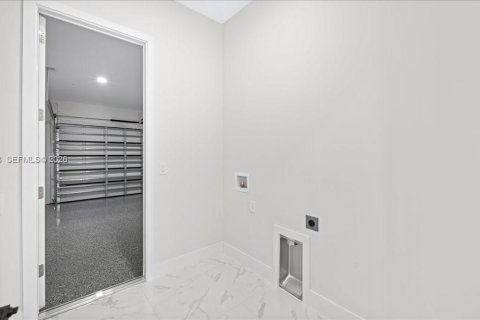 Villa ou maison à vendre à Cape Coral, Floride: 4 chambres, 170.2 m2 № 2084319 - photo 24