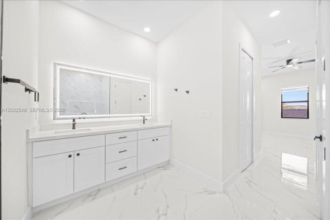Villa ou maison à vendre à Cape Coral, Floride: 4 chambres, 170.2 m2 № 2084319 - photo 14