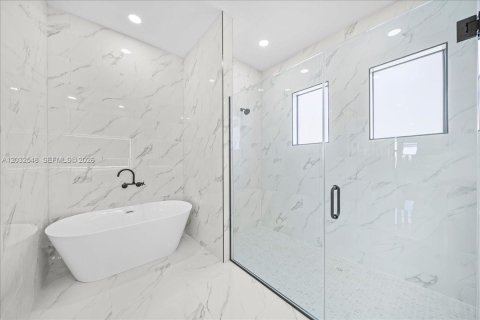 Villa ou maison à vendre à Cape Coral, Floride: 4 chambres, 170.2 m2 № 2084319 - photo 16