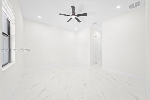 Villa ou maison à vendre à Cape Coral, Floride: 4 chambres, 170.2 m2 № 2084319 - photo 23