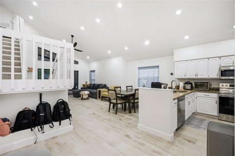 Villa ou maison à vendre à Orlando, Floride: 4 chambres, 186.64 m2 № 2316455 - photo 5