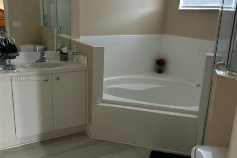 Adosado en venta en Cutler Bay, Florida, 3 dormitorios, 131.55 m2 № 1944744 - foto 14
