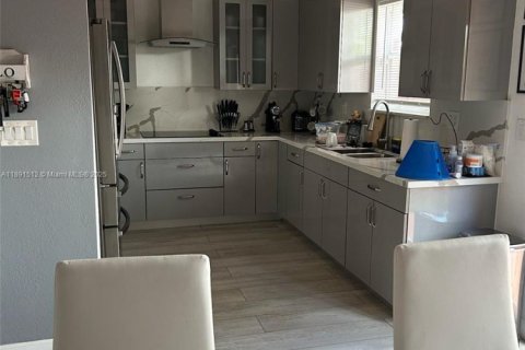 Adosado en venta en Cutler Bay, Florida, 3 dormitorios, 131.55 m2 № 1944744 - foto 7