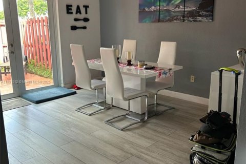 Adosado en venta en Cutler Bay, Florida, 3 dormitorios, 131.55 m2 № 1944744 - foto 10