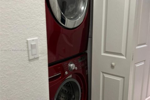 Adosado en venta en Cutler Bay, Florida, 3 dormitorios, 131.55 m2 № 1944744 - foto 16