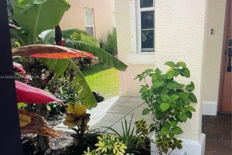 Снять в аренду виллу или дом в Порт-Сент-Луси, Флорида 4 спальни, 183.3м2, № 1975086 - фото 3