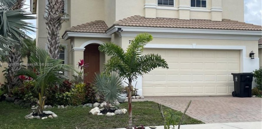 Дом в Порт-Сент-Луси, Флорида 4 спальни, 183.3м2 № 1975086