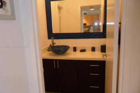 Condo in Miami Beach, Florida, 1 bedroom  № 2022571 - photo 8