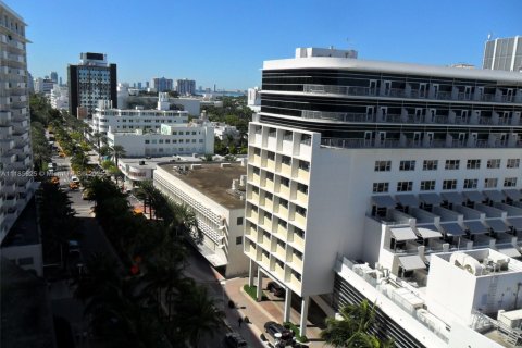 Condo in Miami Beach, Florida, 1 bedroom  № 2022571 - photo 15