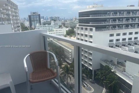 Condo in Miami Beach, Florida, 1 bedroom  № 2022571 - photo 12