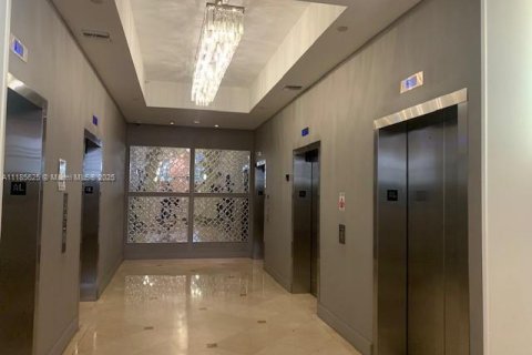 Condo in Miami Beach, Florida, 1 bedroom  № 2022571 - photo 22