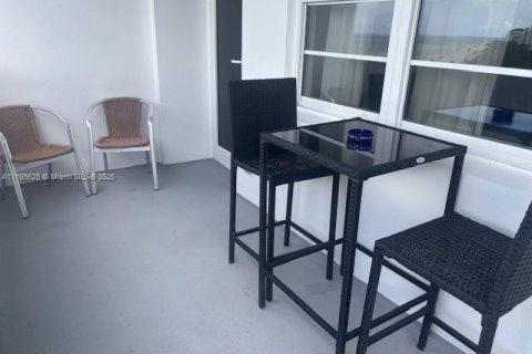 Condo in Miami Beach, Florida, 1 bedroom  № 2022571 - photo 11