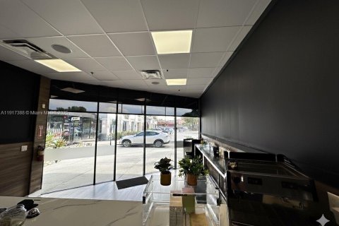 Commercial property in Hialeah, Florida № 1973513 - photo 3