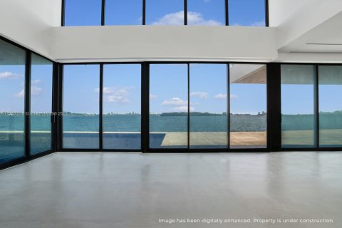 House in North Miami, Florida 7 bedrooms, 803.79 sq.m. № 1691896 - photo 7